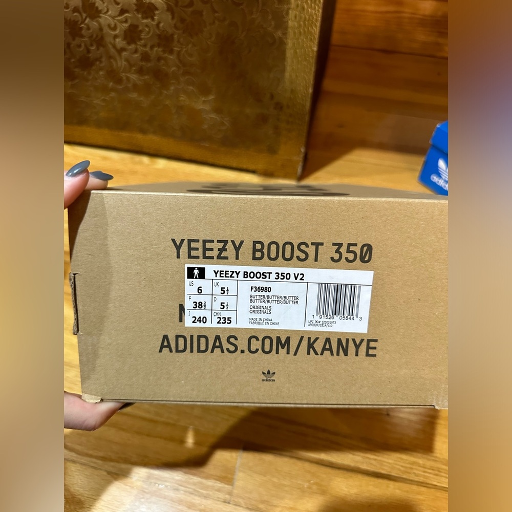 Men’s size 6 Yeezy boost 350 V2 butter NEVER WORN - Picture 2 of 5